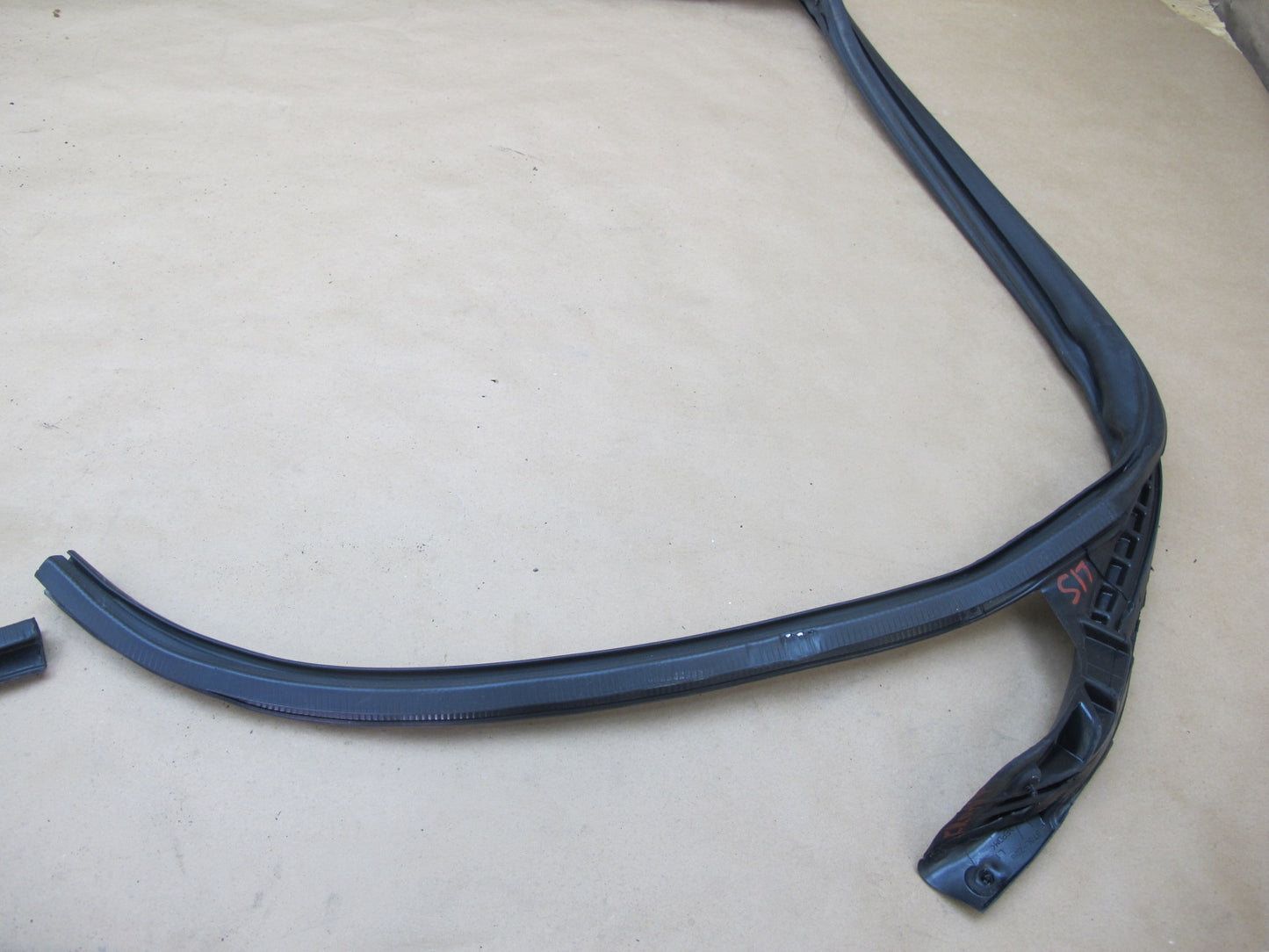 10-15 Lexus IS250 Convertible Front Windshield Weatherstrip Rubber Seal OEM