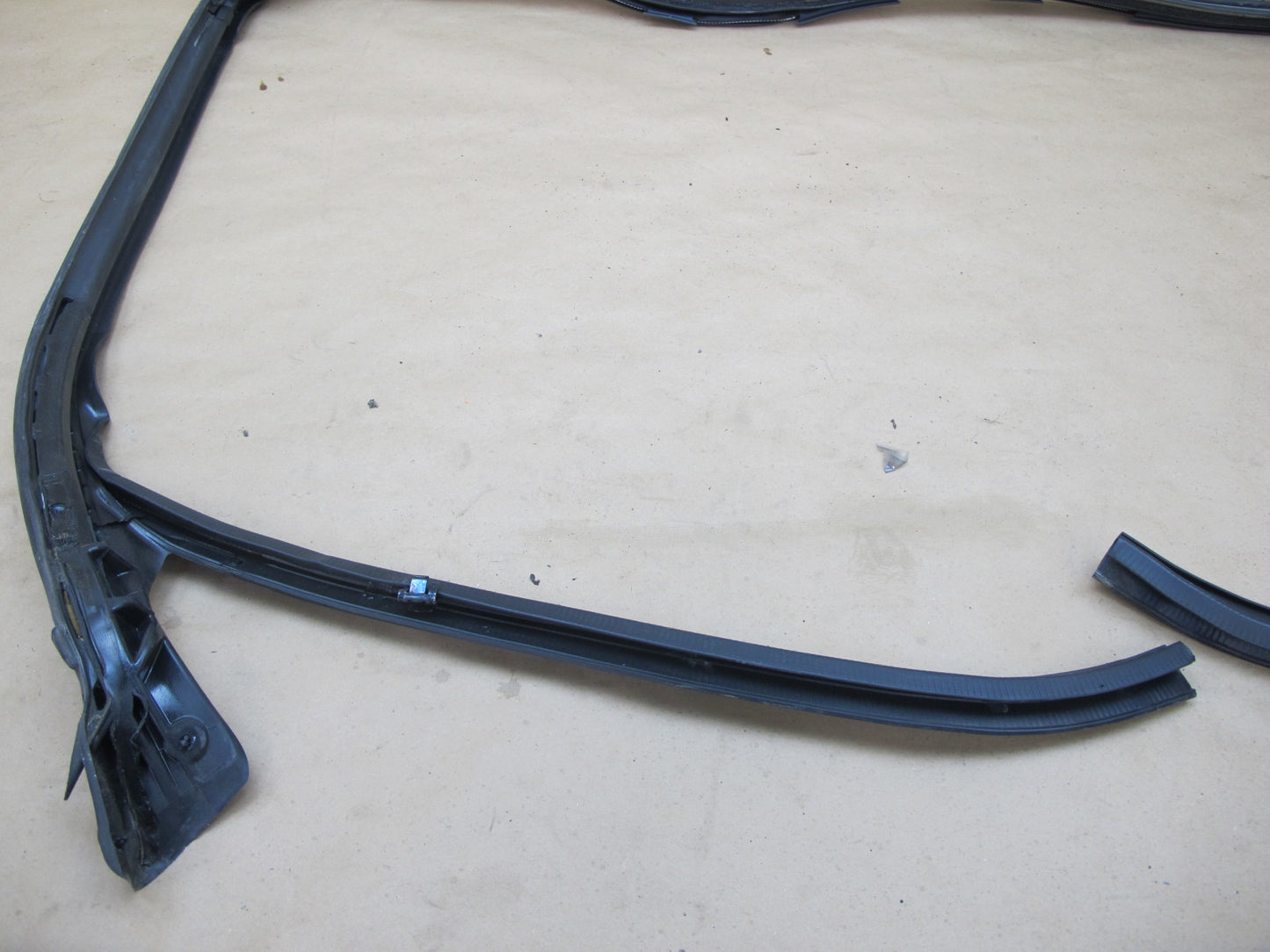 10-15 Lexus IS250 Convertible Front Windshield Weatherstrip Rubber Seal OEM