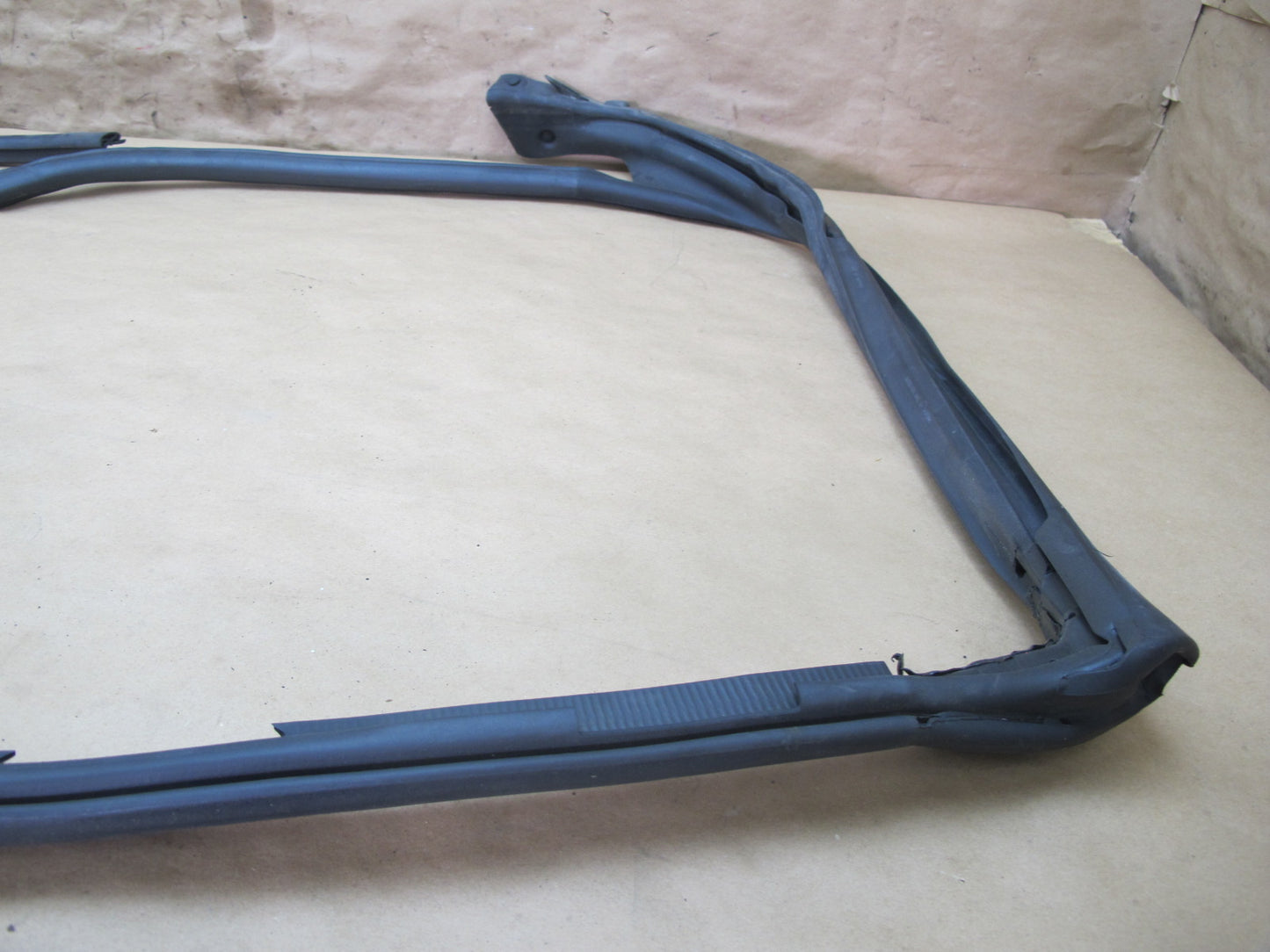 10-15 Lexus IS250 Convertible Front Windshield Weatherstrip Rubber Seal OEM