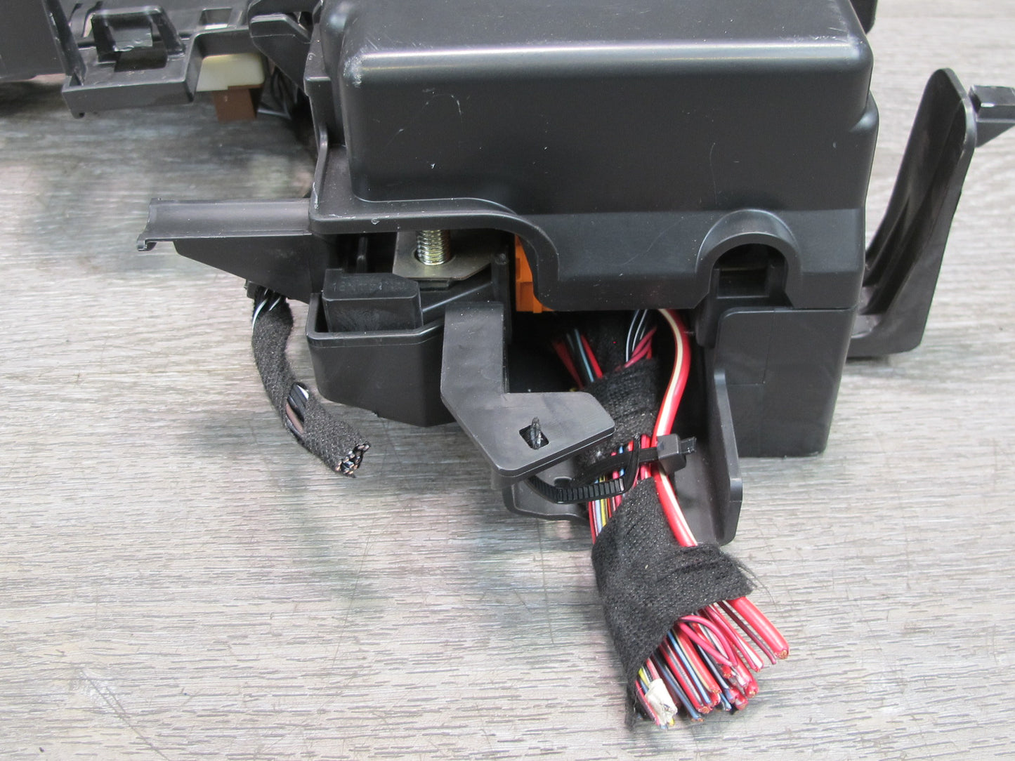 13-15 Mercedes W166 X166 Engine Bay Fuse Relay Box Module OEM