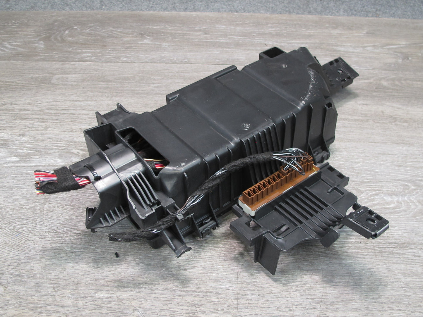 13-15 Mercedes W166 X166 Engine Bay Fuse Relay Box Module OEM