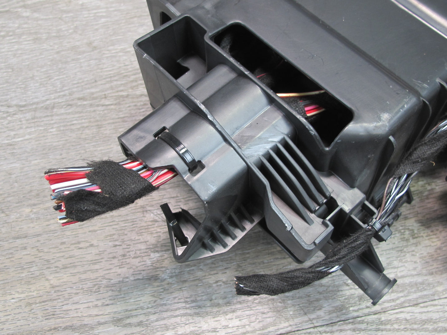 13-15 Mercedes W166 X166 Engine Bay Fuse Relay Box Module OEM