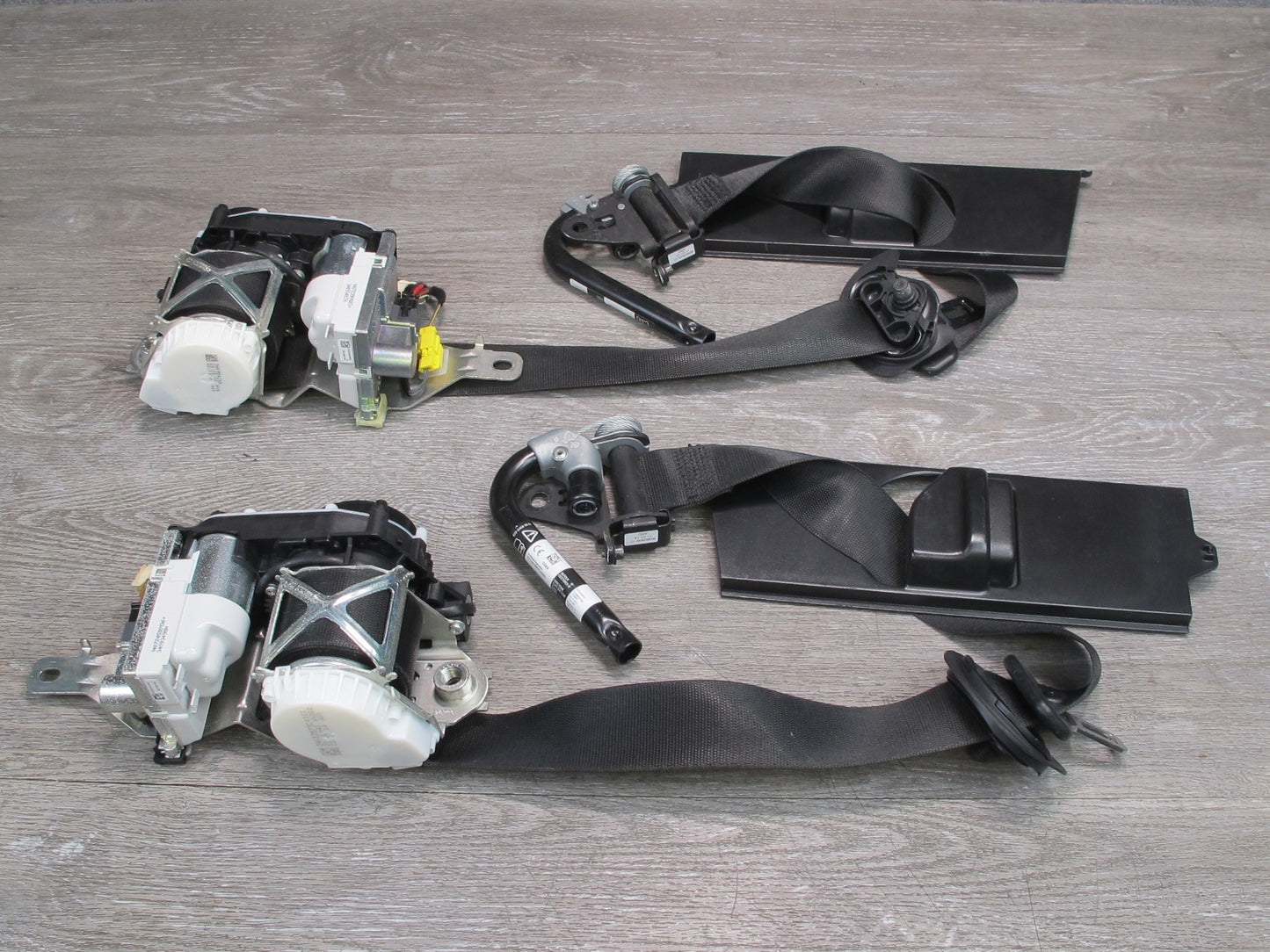 12-18 MERCEDES W166 ML GLE FRONT RIGHT & LEFT SIDE SEATBELT RETRACTOR SET OEM