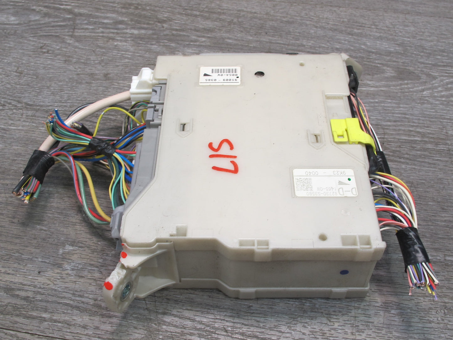 10-11 Lexus IS350 IS250 Convertible Fuse Relay Junction Box Module OEM