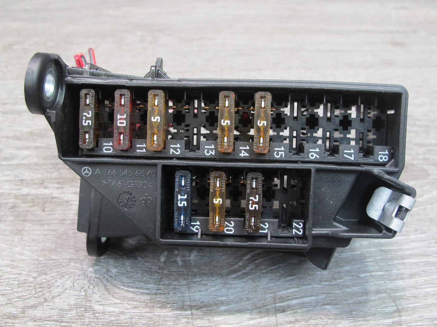 13-15 Mercedes W166 X166 Under Dash Fuse Relay Box Module 1665456840 OEM