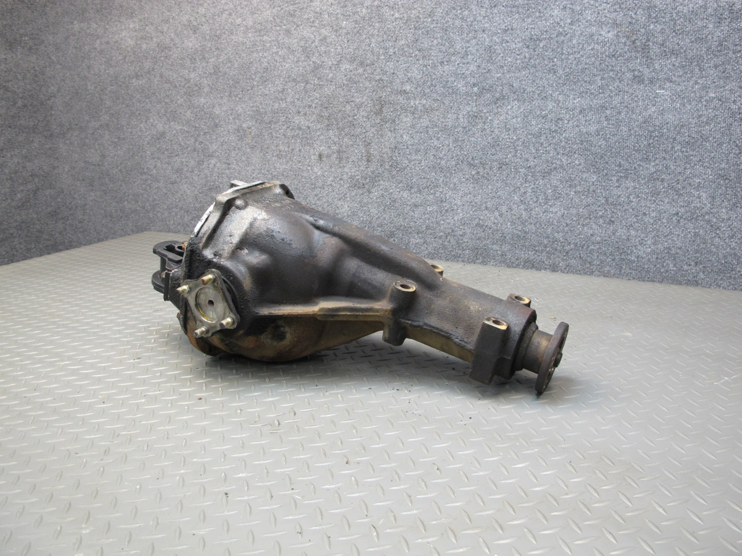 79-83 Datsun Nissan 280ZX L28E MT 2+0 Rear Differential Carrier 3:90 Ratio OEM