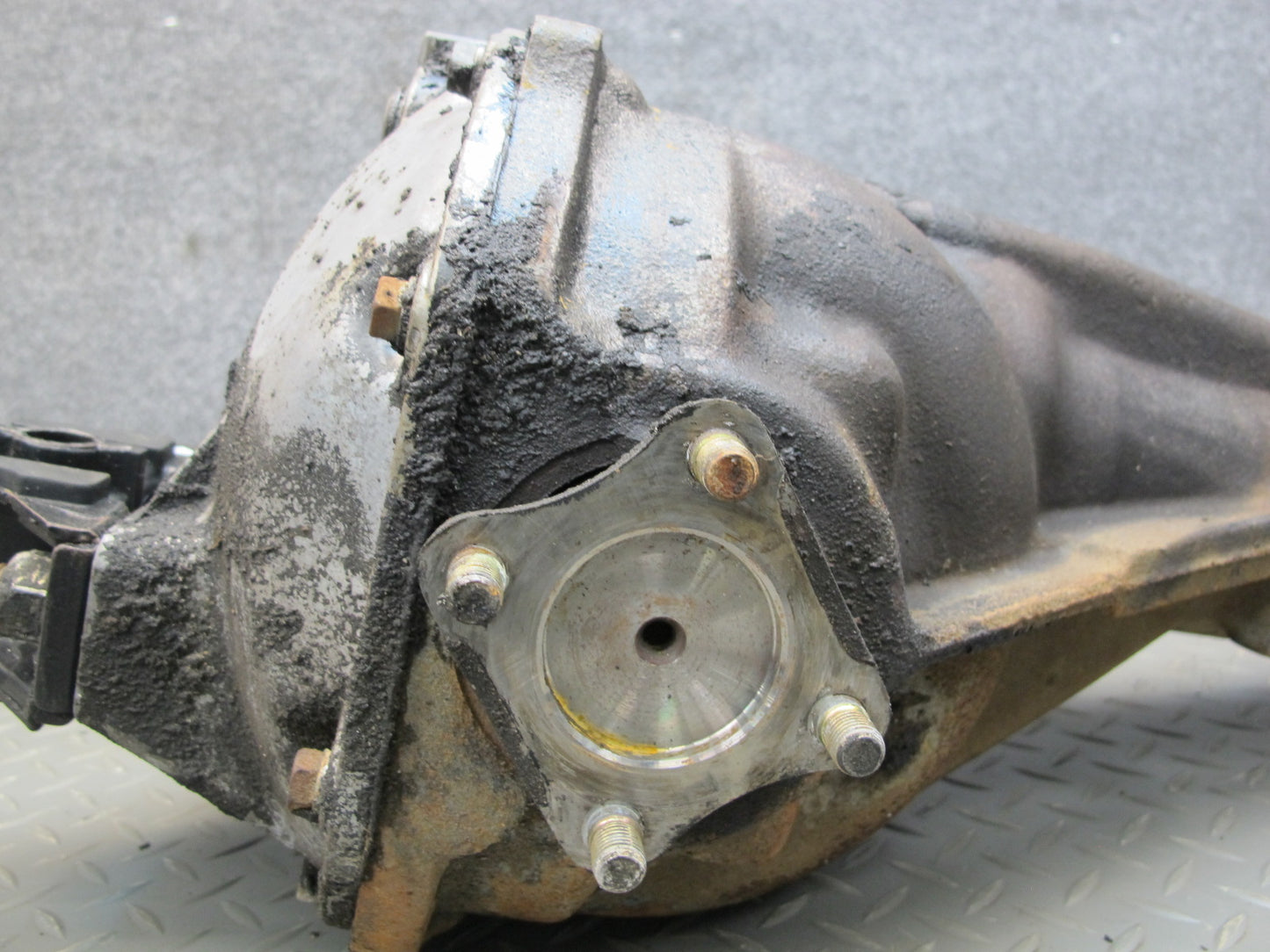 79-83 Datsun Nissan 280ZX L28E MT 2+0 Rear Differential Carrier 3:90 Ratio OEM