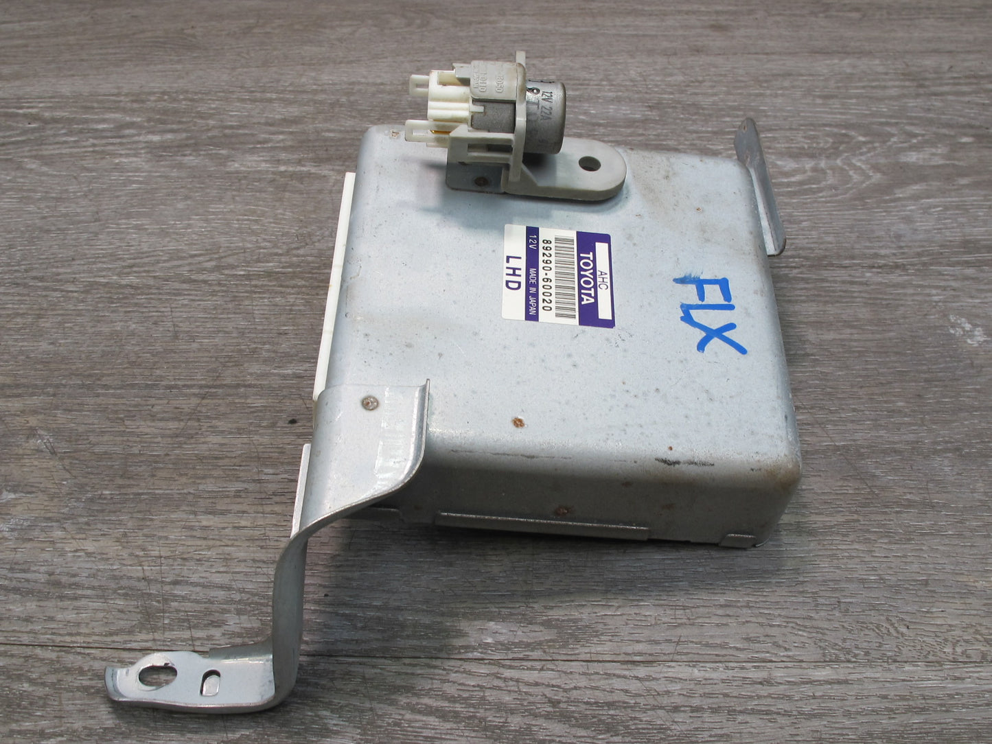 1998-2002 Lexus J100 LX470 Adjustable Height Suspension Control Module Unit