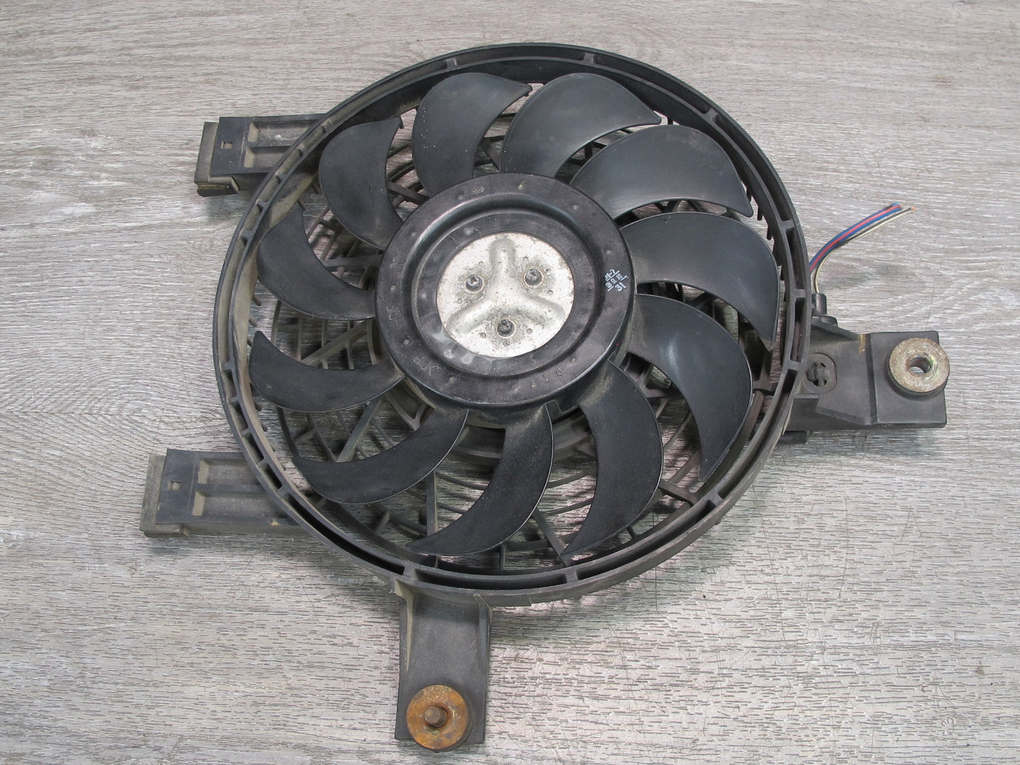 1998-2002 Lexus J100 LX470 Condenser Cooling Fan Motor Housing Blade Assembly