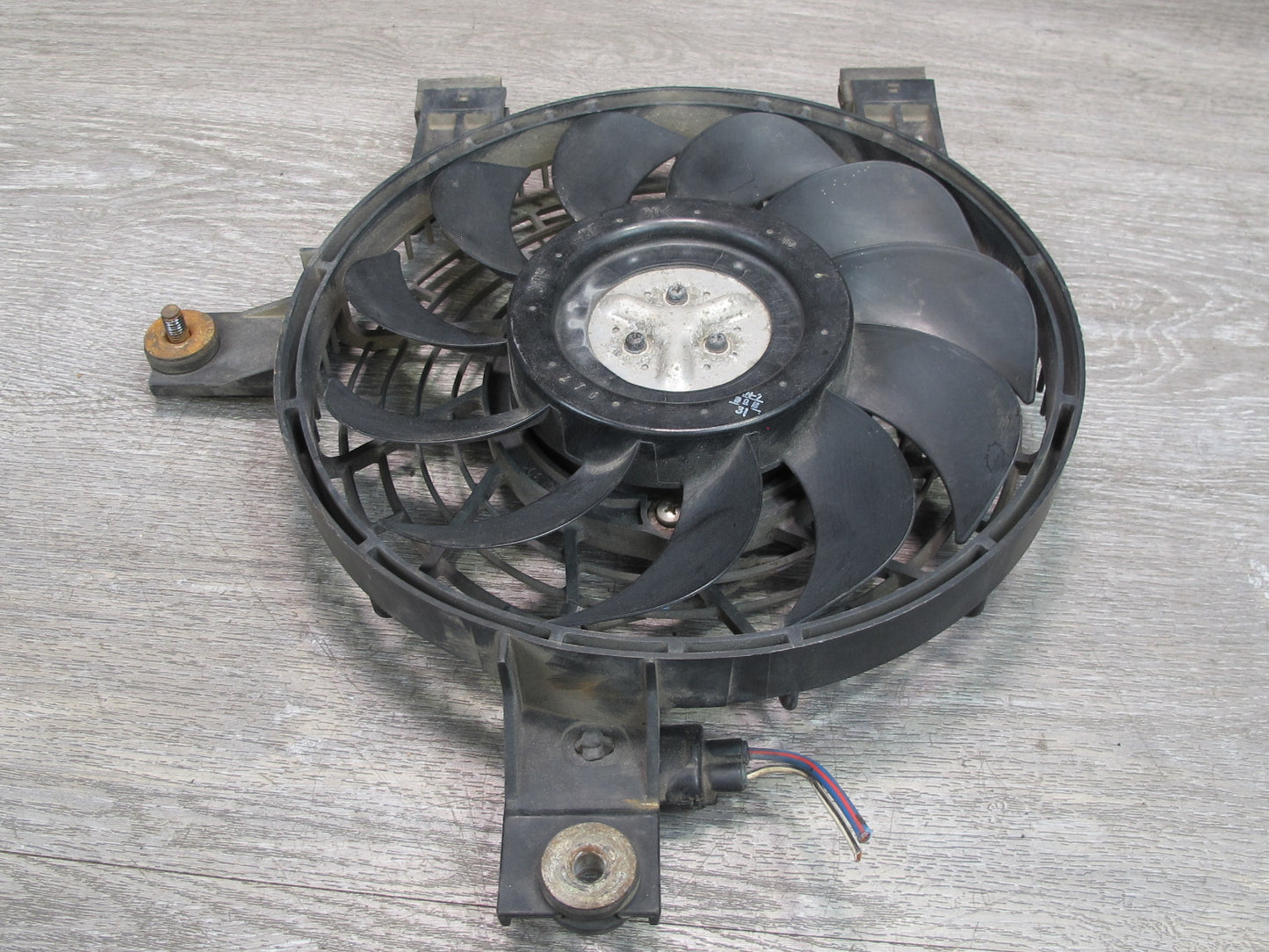 1998-2002 Lexus J100 LX470 Condenser Cooling Fan Motor Housing Blade Assembly