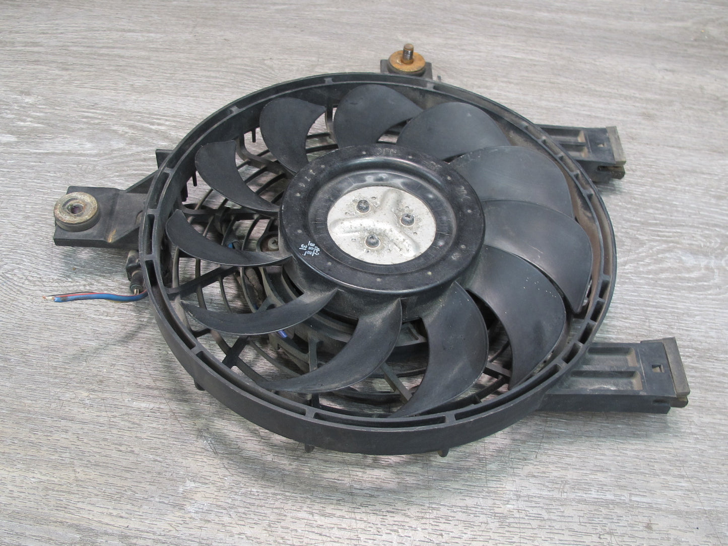 1998-2002 Lexus J100 LX470 Condenser Cooling Fan Motor Housing Blade Assembly