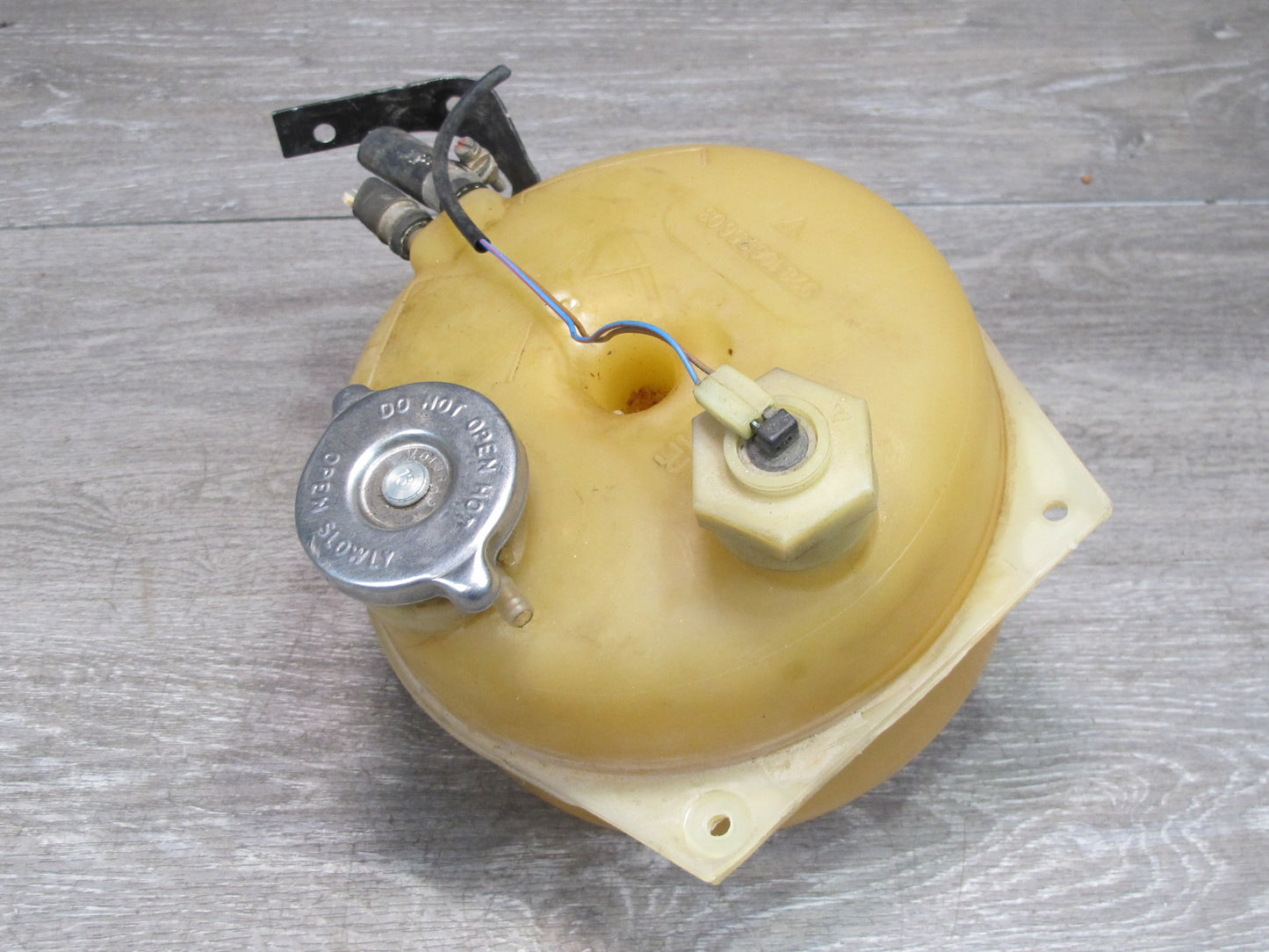 1983-1995 Porsche 928 S Engine Coolant Expansion Overflow Reservoir Tank Bottle