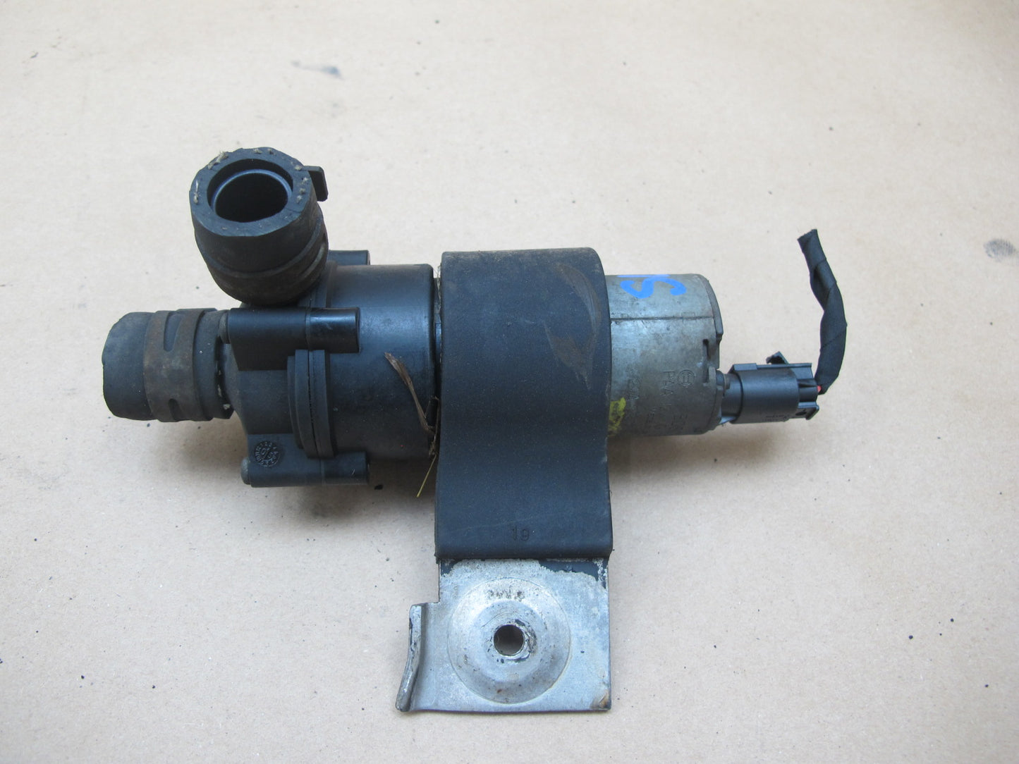 03-12 Mercedes R230 Sl-class Auxiliary AUX Coolant Water Pump 2308300114 OEM