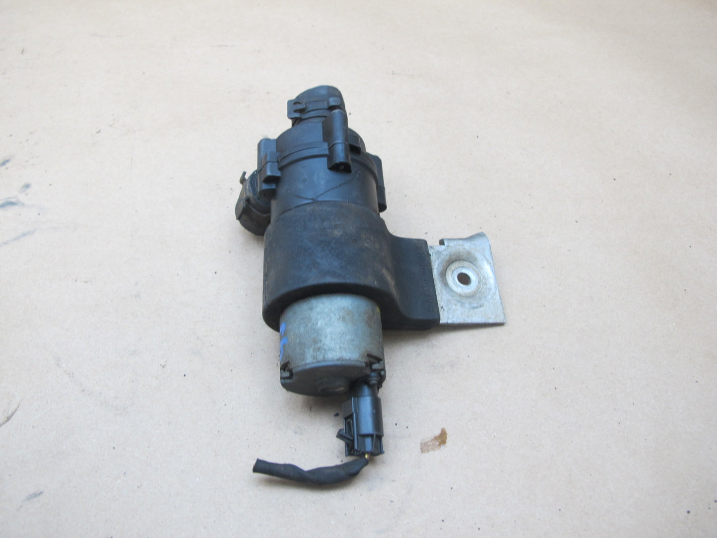 03-12 Mercedes R230 Sl-class Auxiliary AUX Coolant Water Pump 2308300114 OEM