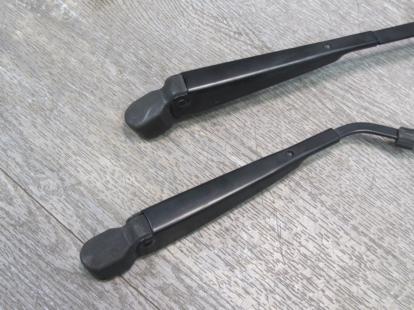 1983-1986 Porsche 928 S Rear Hatch Tail Gate Trunk Wiper Arm Set of 2