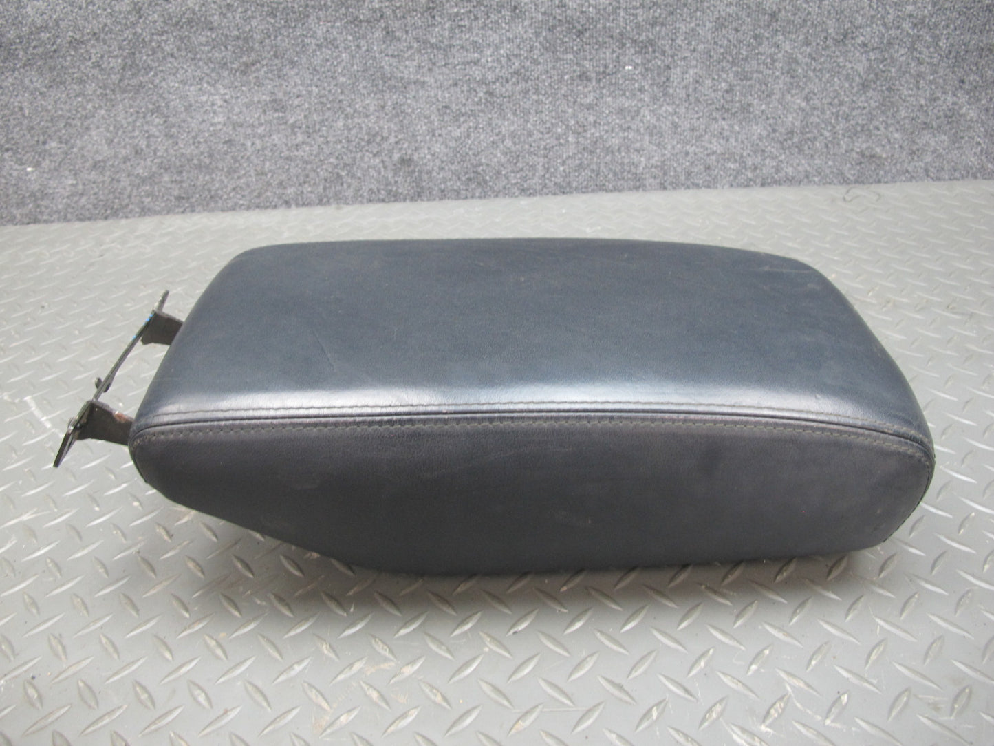 98-05 Lexus JZS160L GS400 GS430 GS300 Center Console Leather Armrest Lid OEM