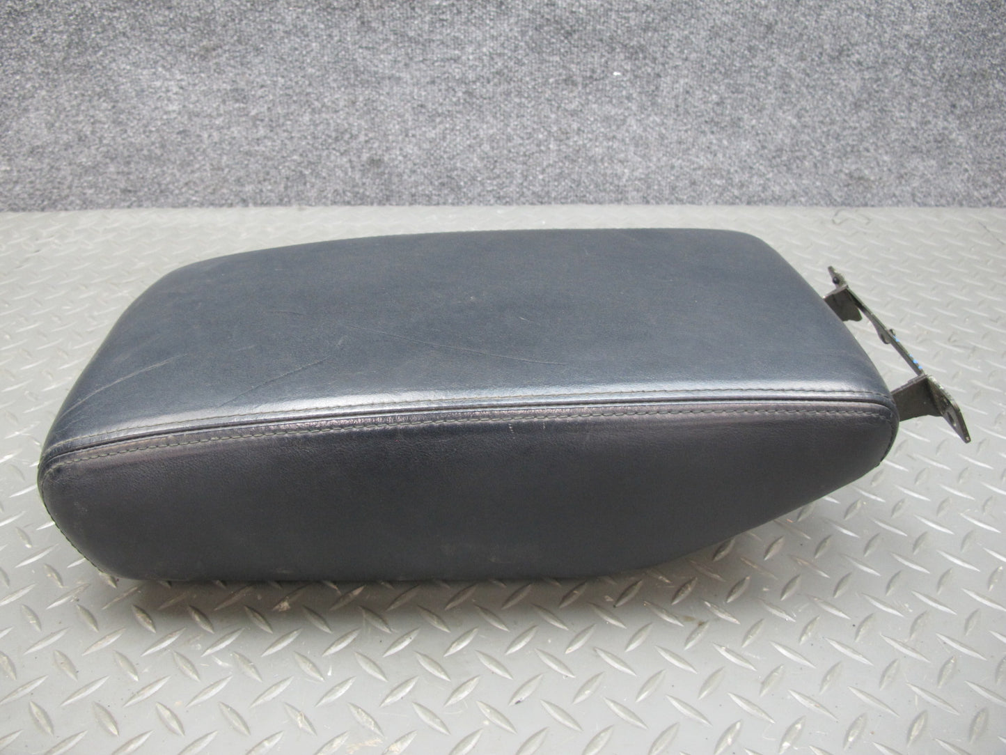 98-05 Lexus JZS160L GS400 GS430 GS300 Center Console Leather Armrest Lid OEM