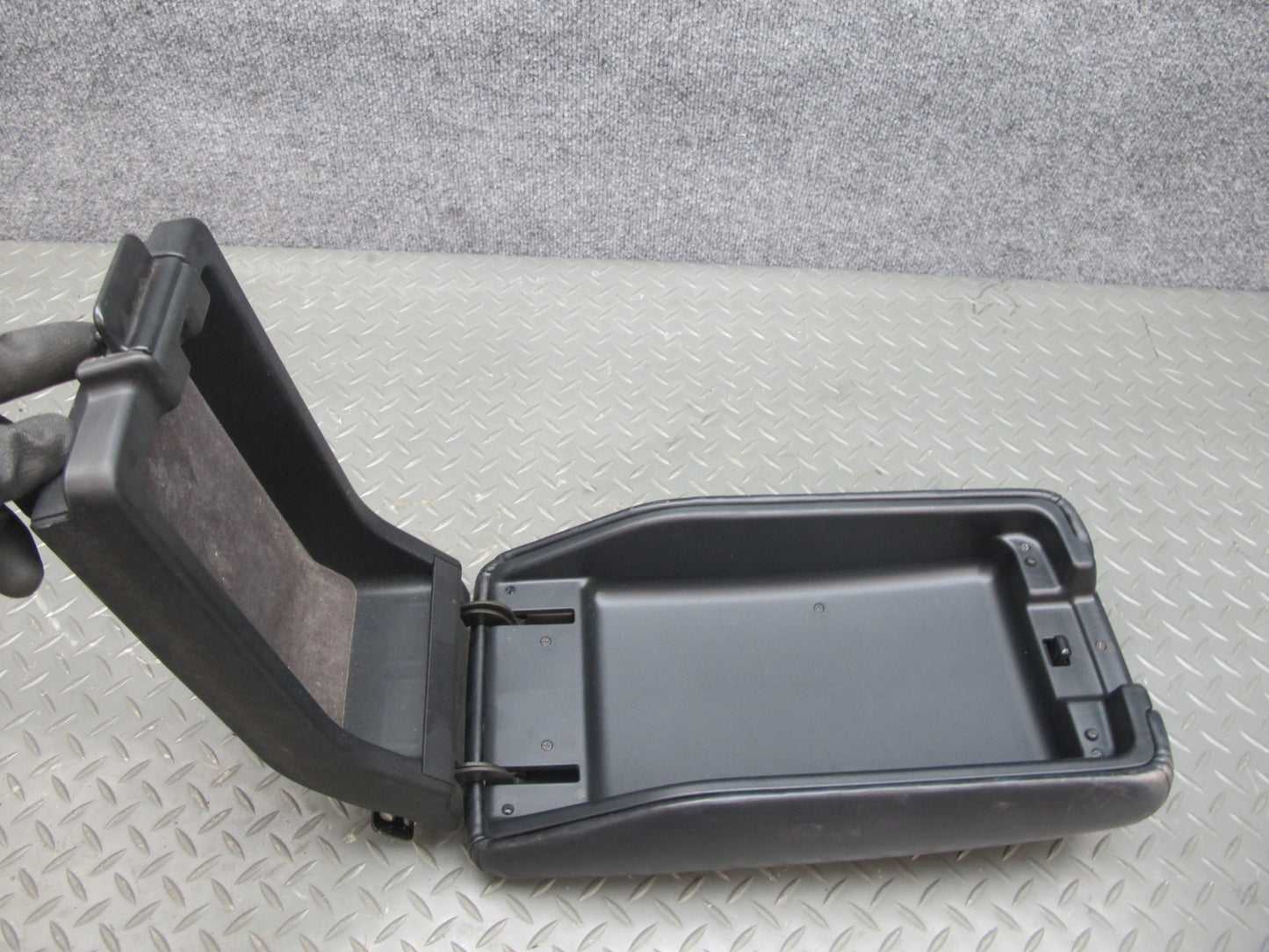 98-05 Lexus JZS160L GS400 GS430 GS300 Center Console Leather Armrest Lid OEM