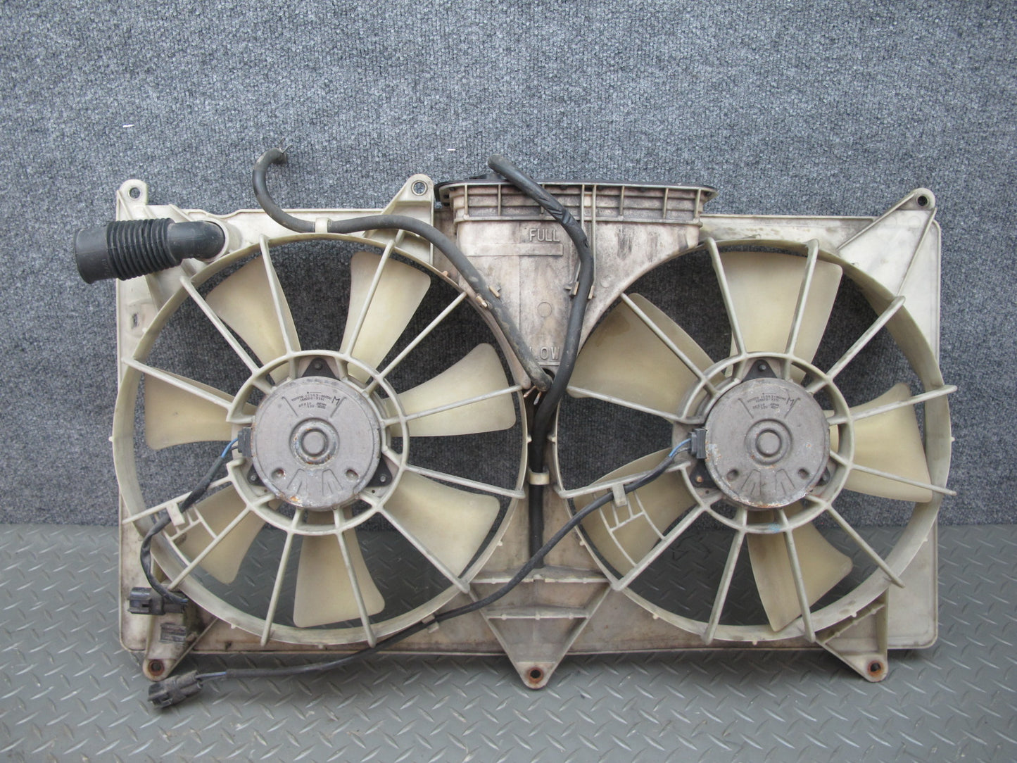 98-05 Lexus GS400 GS300 Engine Radiator Cooling Dual Fan Motor w Shroud OEM