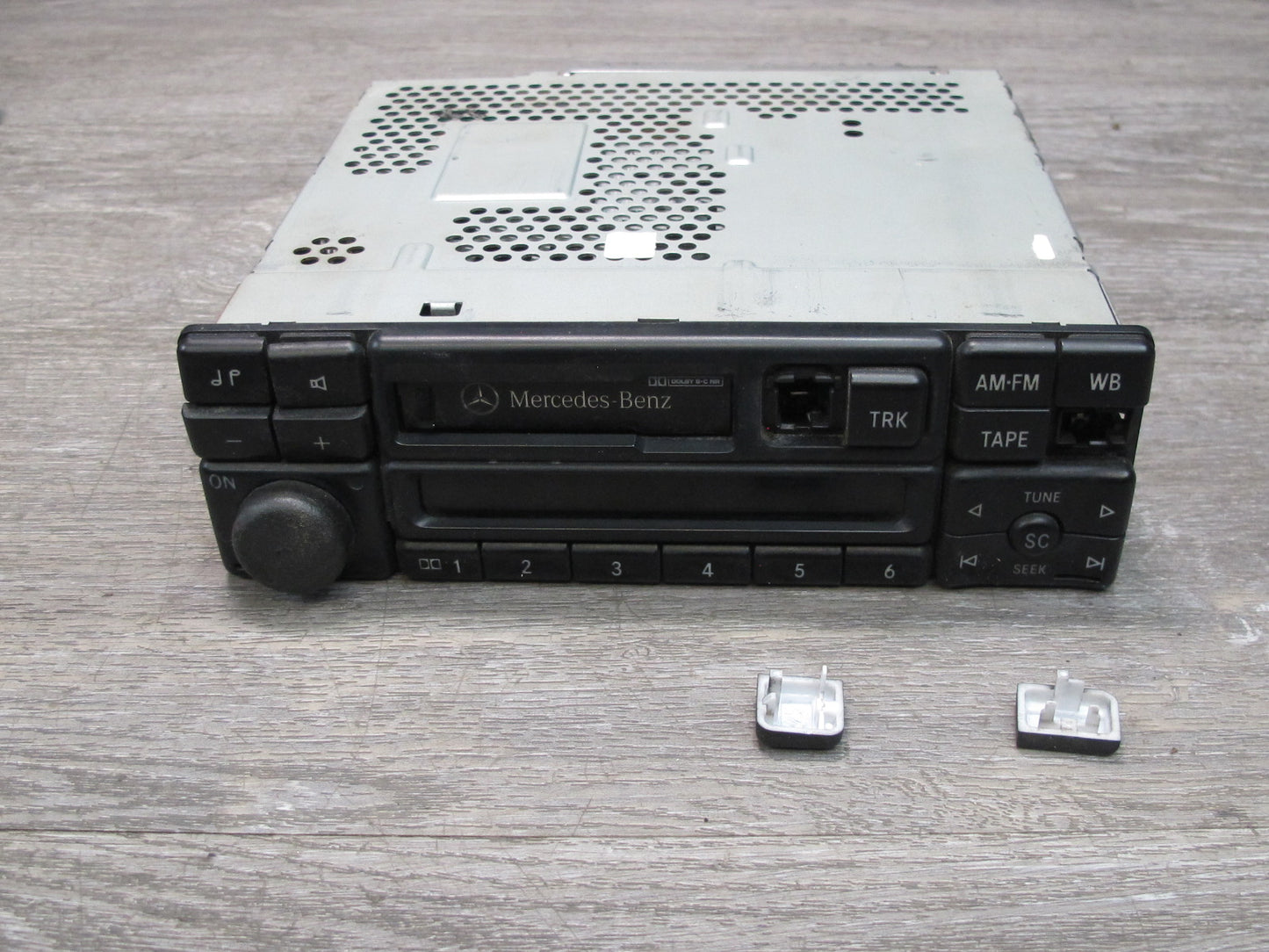 96-02 Mercedes R129 Radio Audio Cassette Player 0038206086 OEM