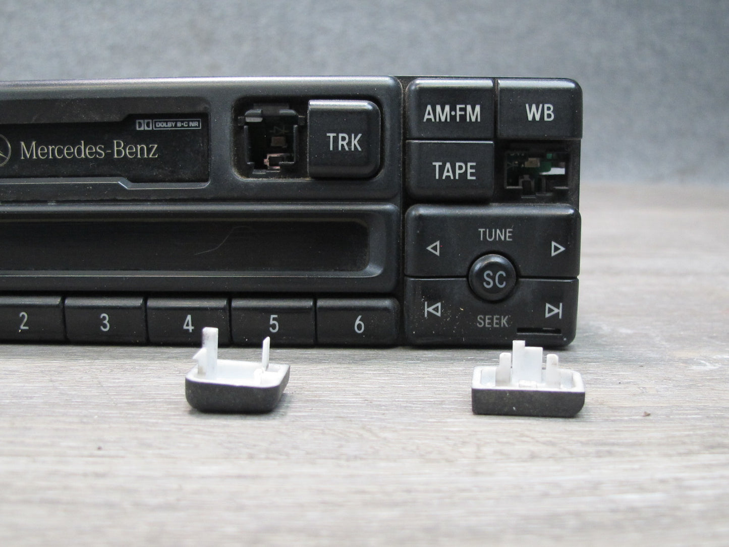 96-02 Mercedes R129 Radio Audio Cassette Player 0038206086 OEM