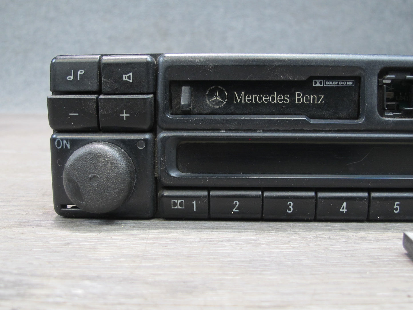 96-02 Mercedes R129 Radio Audio Cassette Player 0038206086 OEM