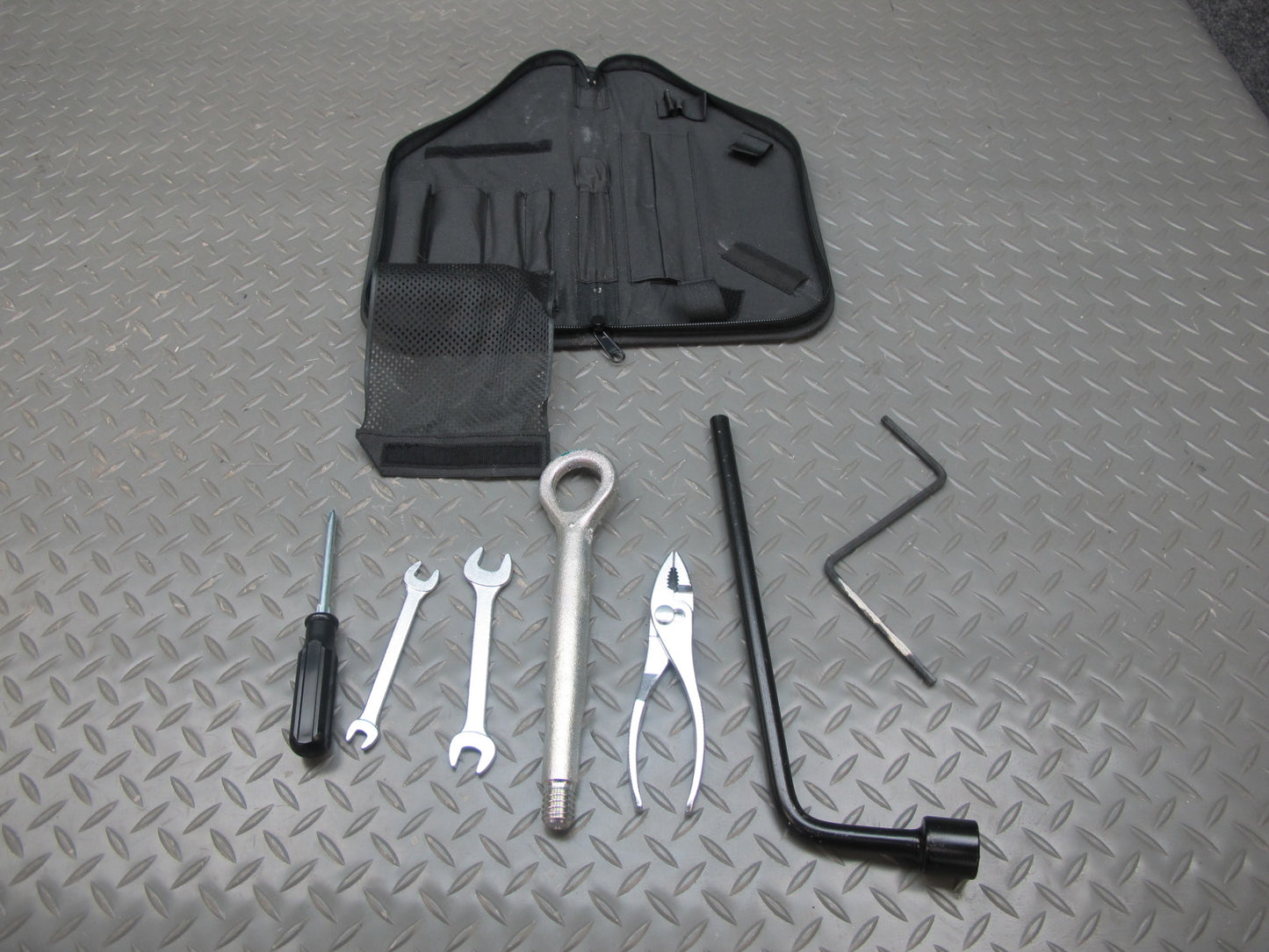 06-15 Lexus IS350 IS250 Emergency Spare Tire Tool KIT w Case OEM