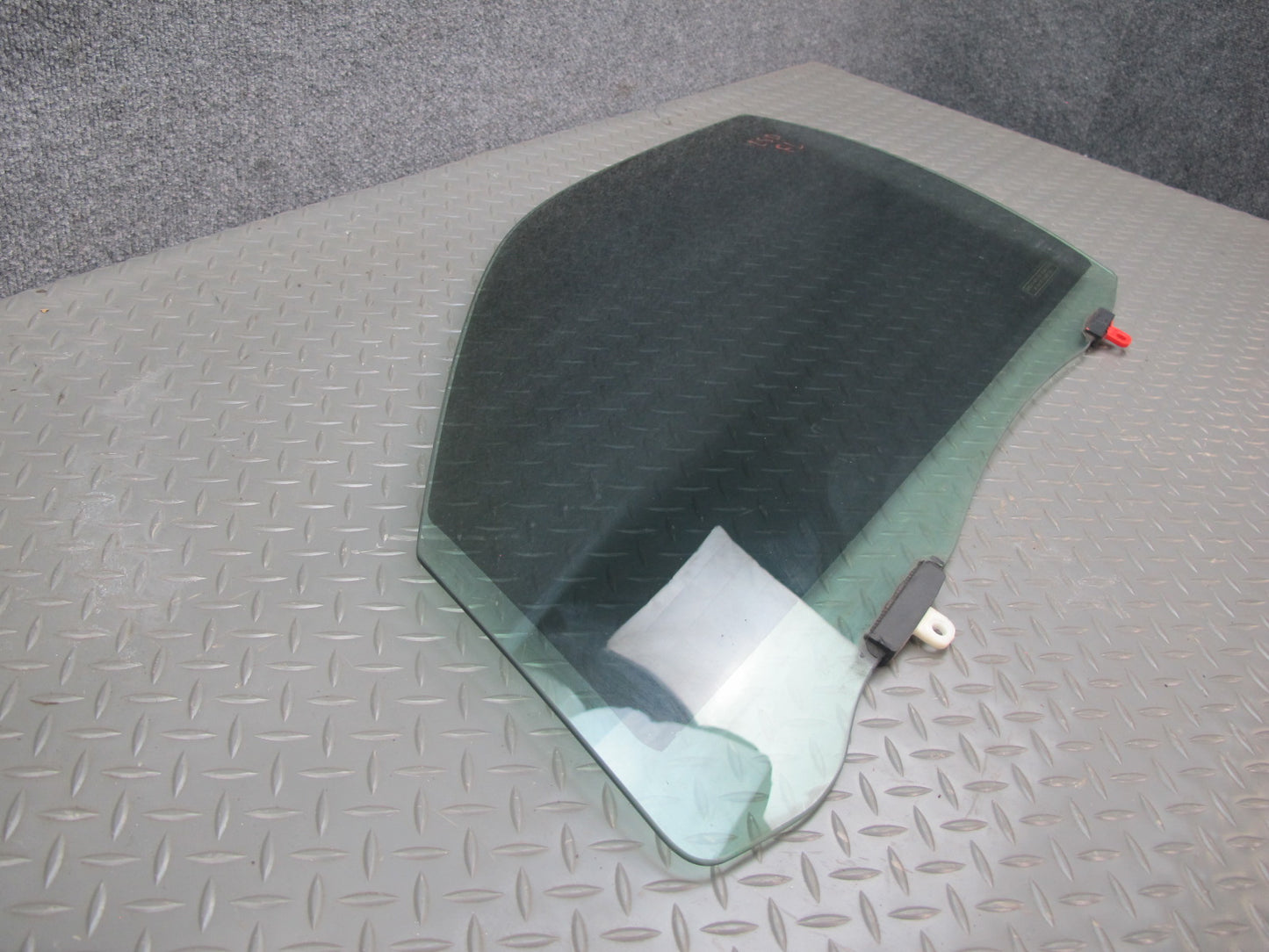 01-06 Lexus UCF30L LS430 Front Left Door Glass Window OEM
