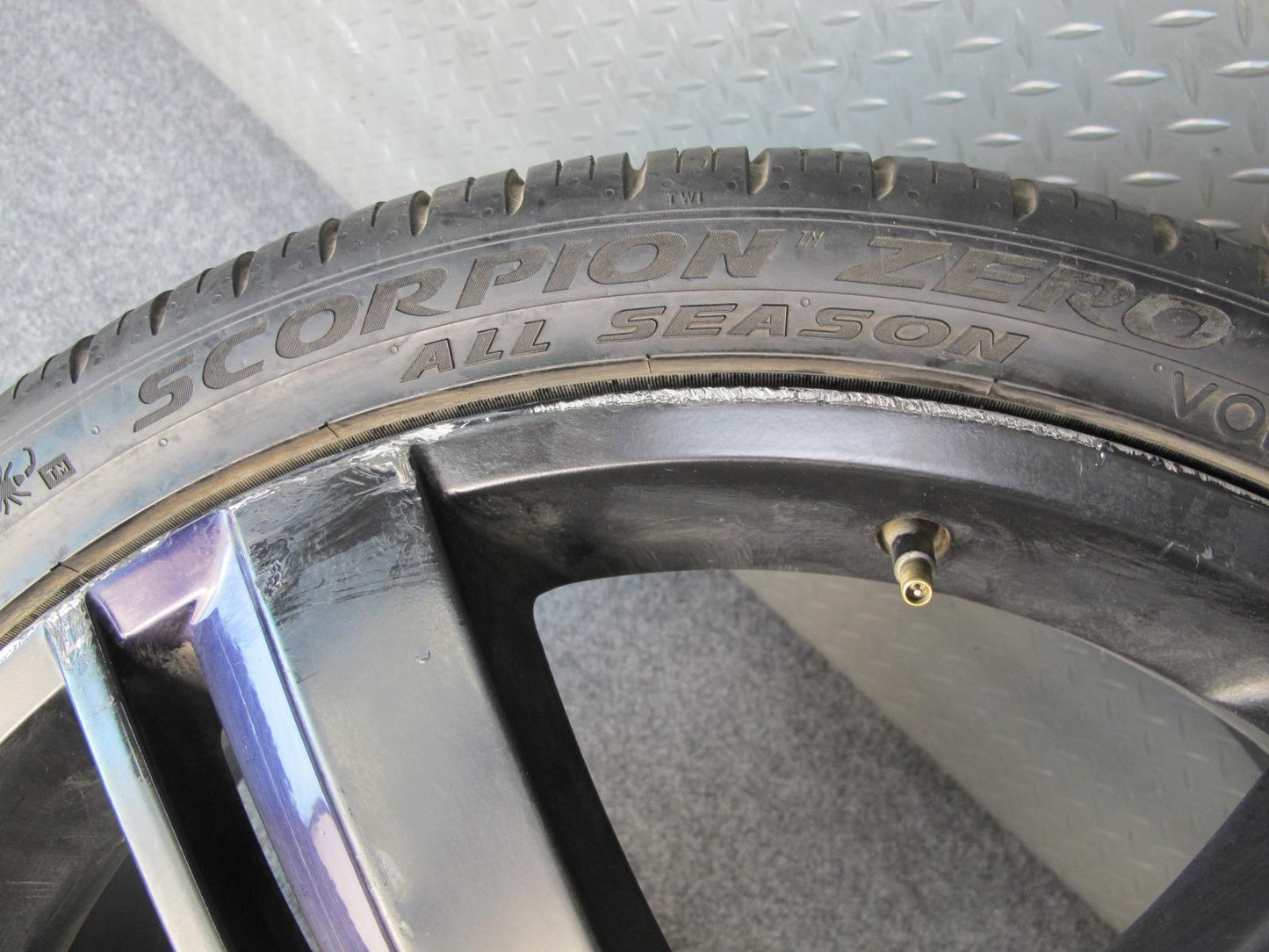 11-12 Fisker Karma Factory R22 22" Front Wheel Rim 22x8.5J ET42.6 Tire 265/35