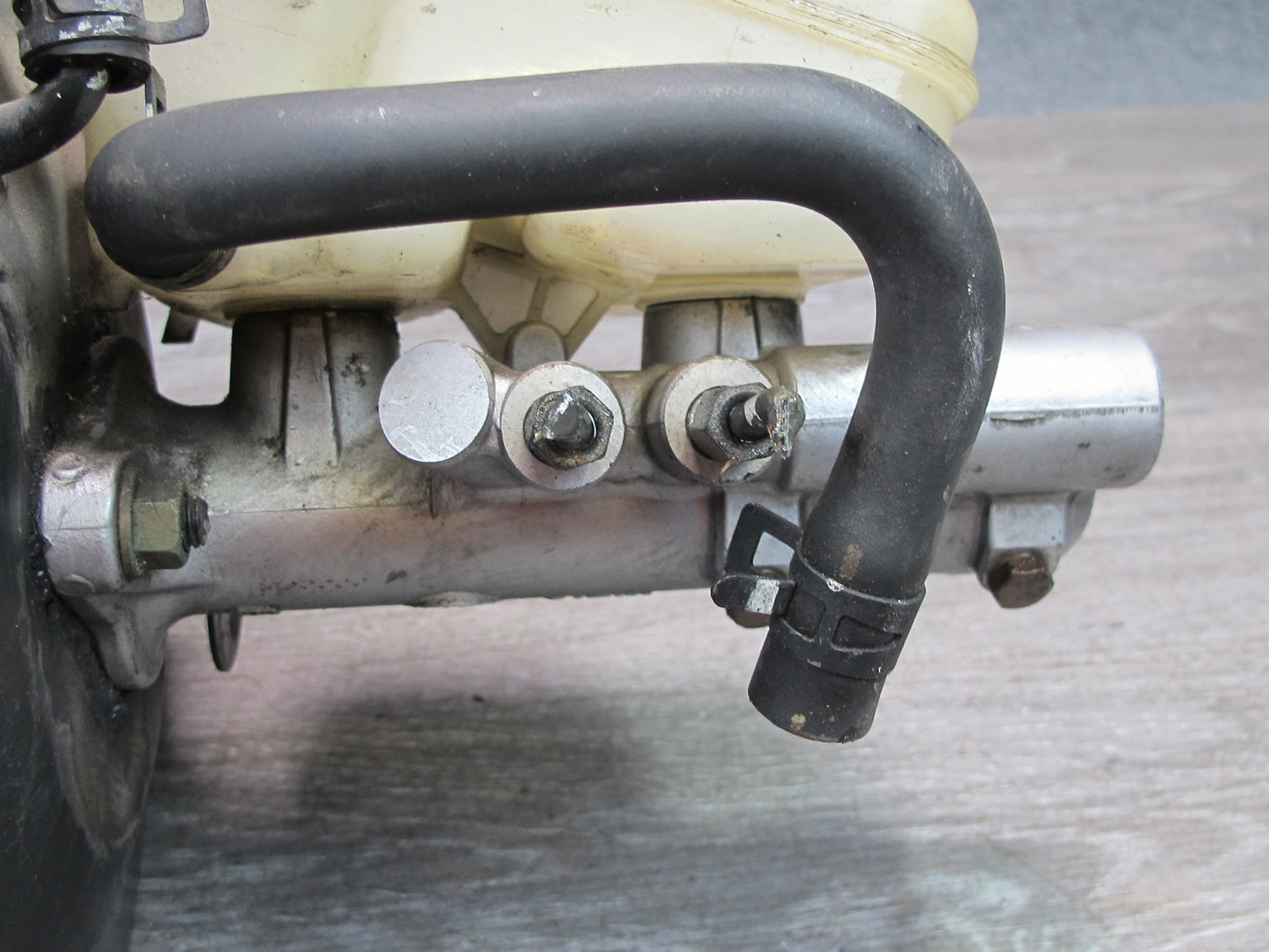 94-98 Lexus JZZ31L SC300 Brake Master Cylinder Booster Reservoir OEM