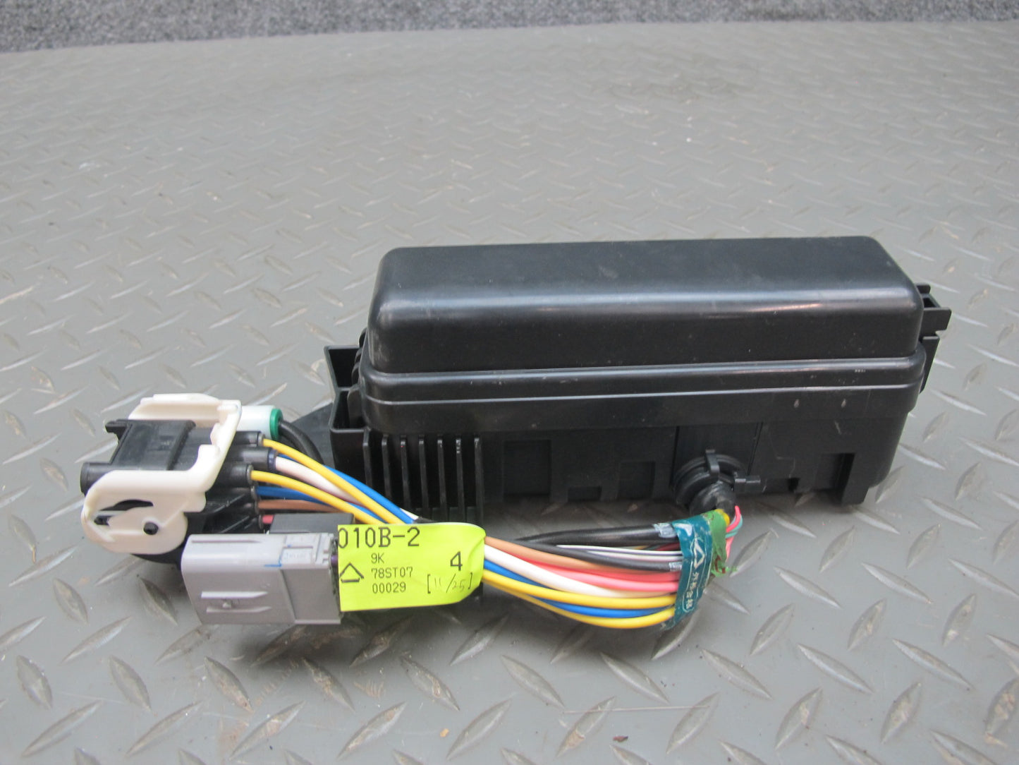 10-15 Lexus IS350 IS250 Convertible Rear Trunk Relay Fuse Junction Box OEM