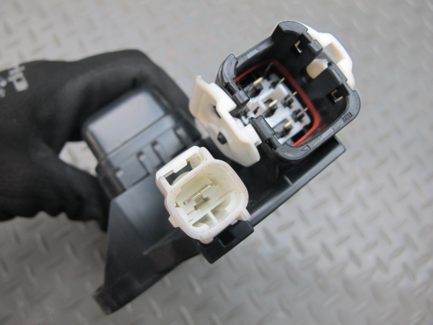 10-15 Lexus IS350 IS250 Convertible Rear Trunk Relay Fuse Junction Box OEM