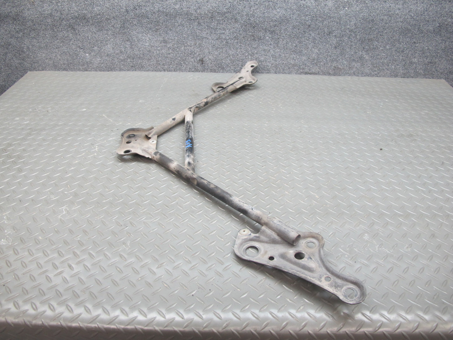 01-05 Lexus JCE10L IS300 Front Engine Suspension Sub Frame Cradle Brace OEM