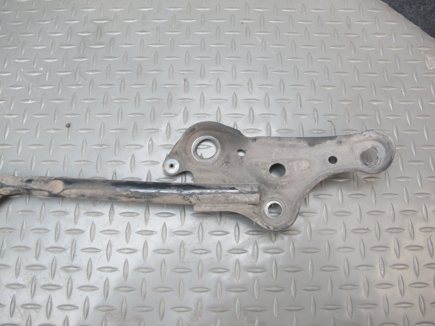 01-05 Lexus JCE10L IS300 Front Engine Suspension Sub Frame Cradle Brace OEM