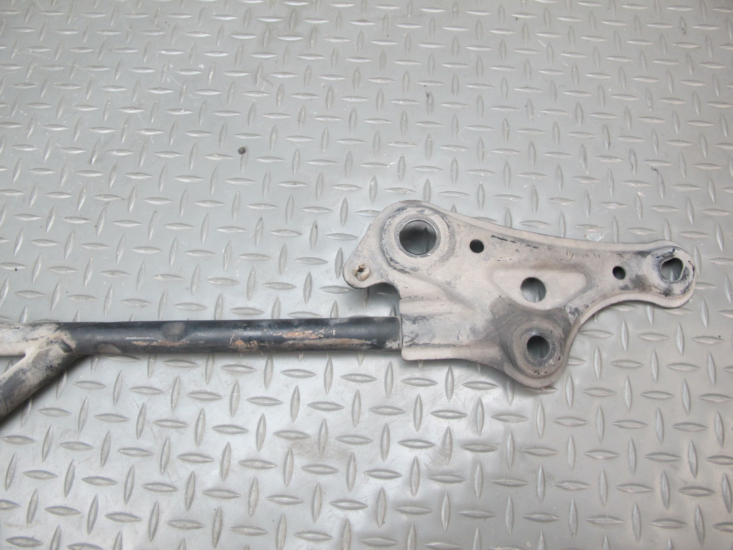 01-05 Lexus JCE10L IS300 Front Engine Suspension Sub Frame Cradle Brace OEM