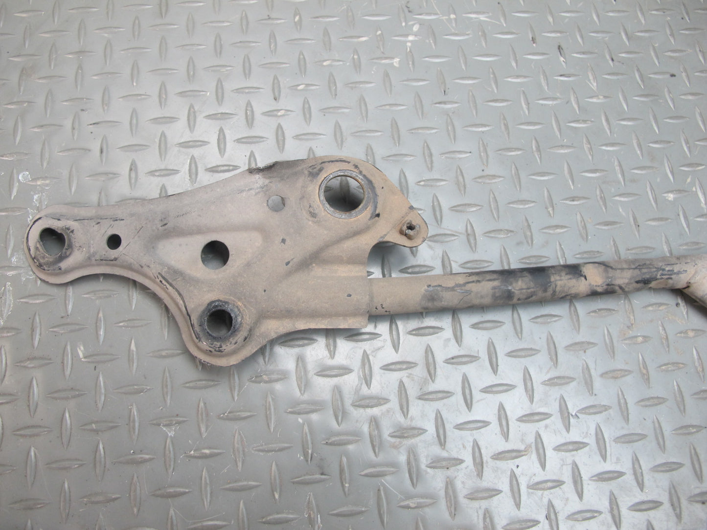 01-05 Lexus JCE10L IS300 Front Engine Suspension Sub Frame Cradle Brace OEM