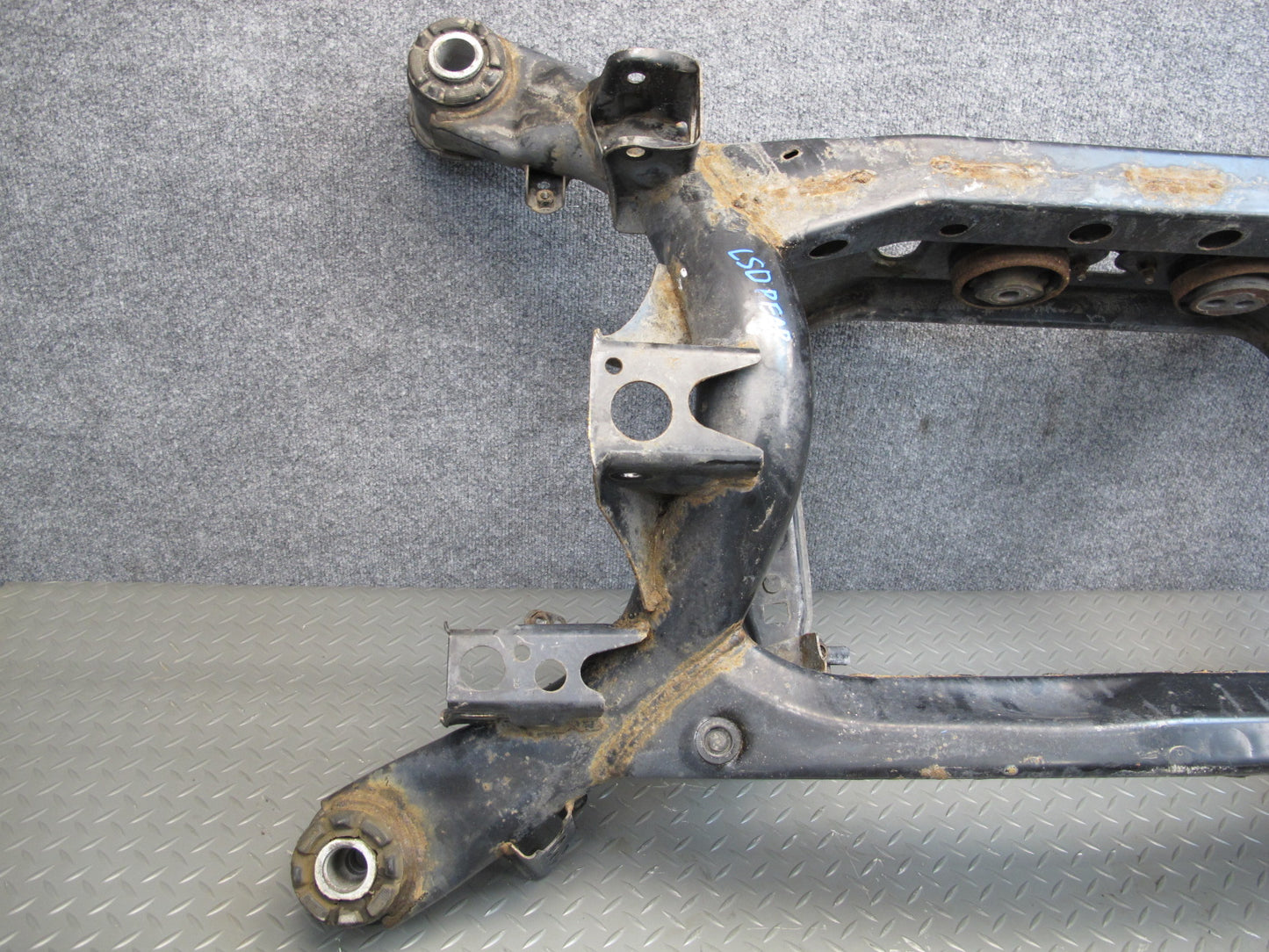 01-06 Lexus UCF30L LS430 Rear Suspension Sub Frame Crossmember Cradle OEM