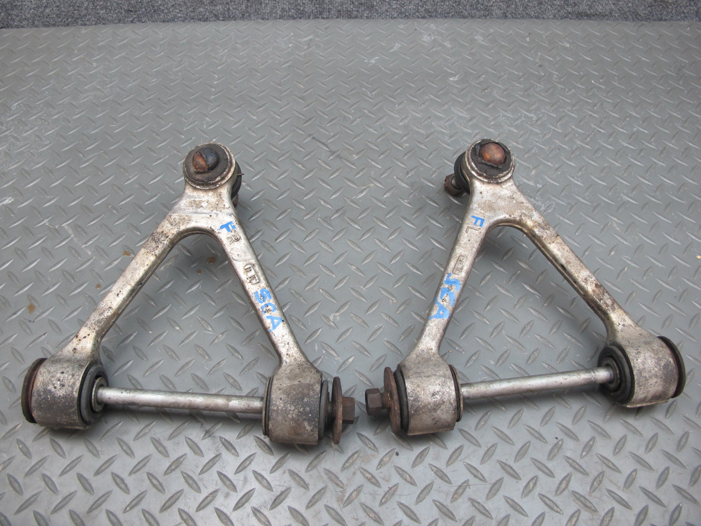 92-00 Lexus JZZ31L SC400 SC300 Set of 2 Front Left Right Upper Control Arm OEM