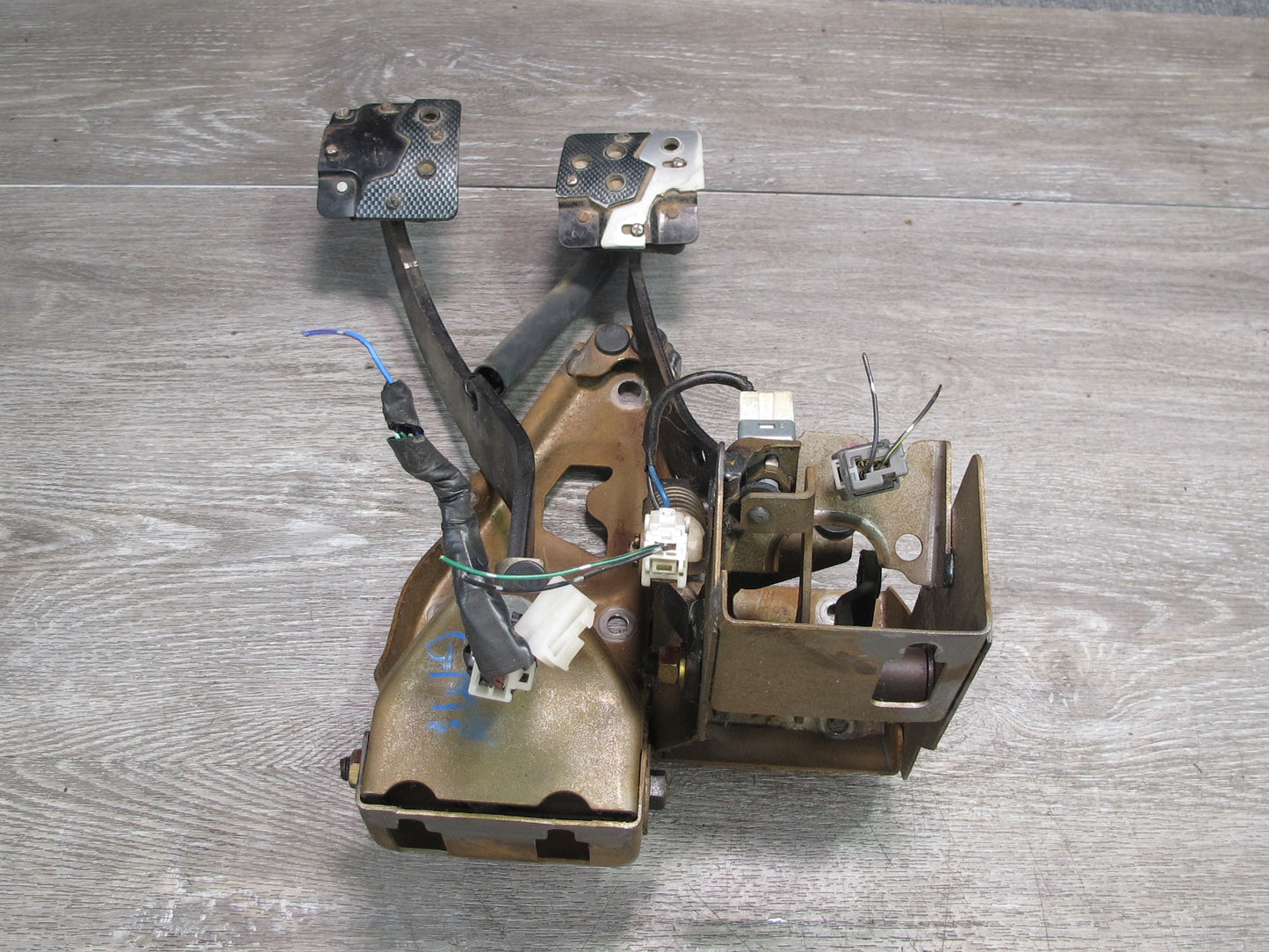 91-93 Mitsubishi 3000GT M/T Gas Acceleration Brake Clutch Pedal Set OEM