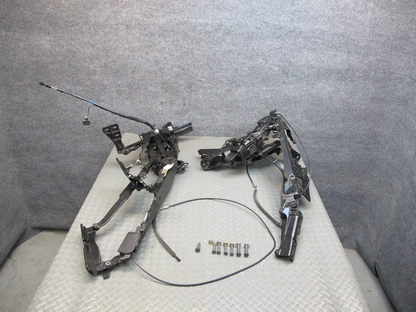 03-08 Mercedes R230 Sl-class Convertible Set of 2 Hard TOP Roof Hinge OEM