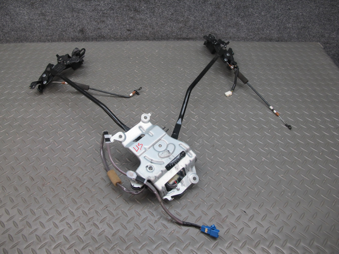 10-15 Lexus IS350 IS250 Convertible Rear Trunk Roof Lock Latch Motor Assy OEM