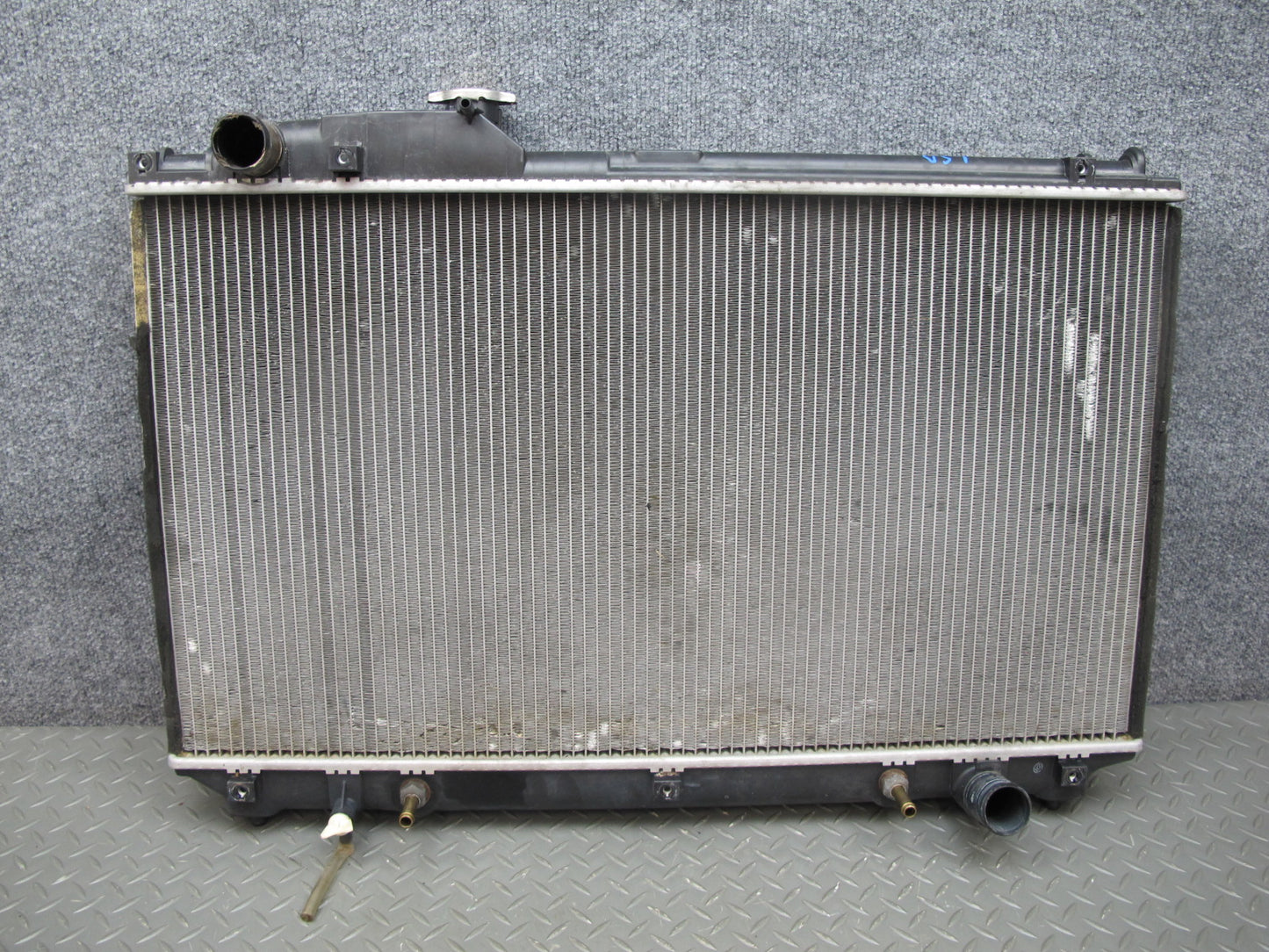 01-06 Lexus UCF30L LS430 Engine Cooling Radiator 422172-3823 OEM