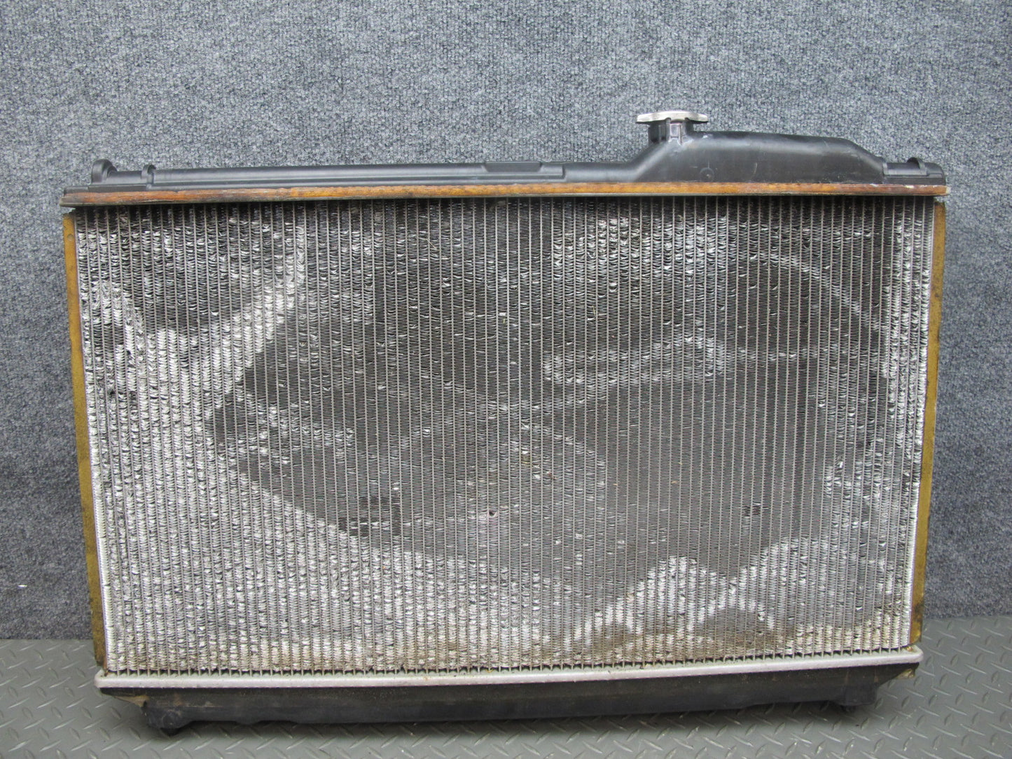 01-06 Lexus UCF30L LS430 Engine Cooling Radiator 422172-3823 OEM