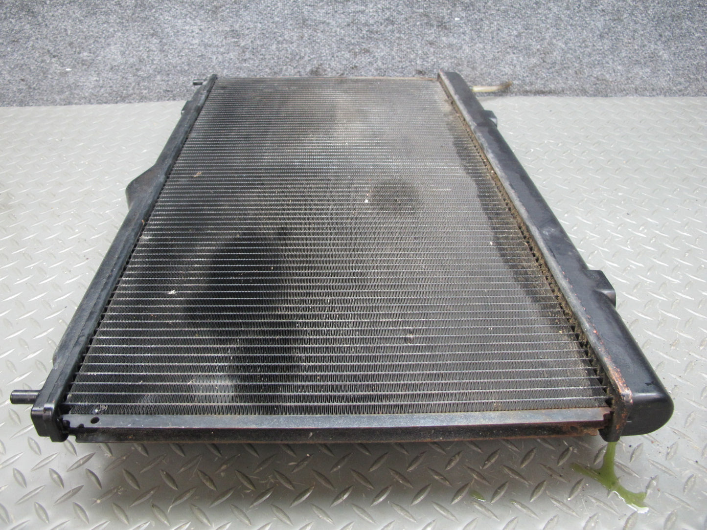 92-93 Mitsubishi 3000GT Stealth M/T NON Turbo Engine Cooling Radiator OEM