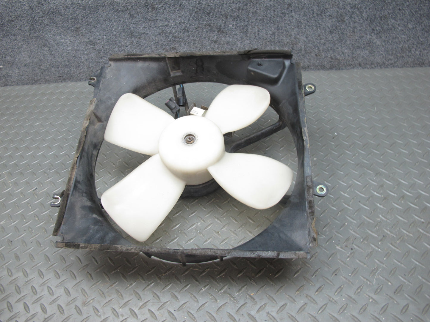 91-96 Mitsubishi 3000GT NA Engine Right 4-BLADE Cooling Fan Motor Shroud OEM