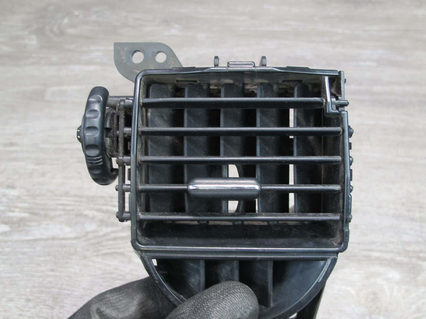 01-05 Lexus JCE10 IS300 Dash Front Left A/C Air Vent Grille 55660-53020 OEM