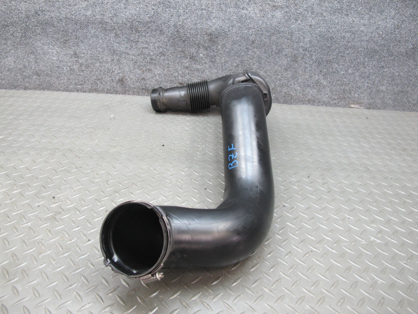 12-16 BMW E89 Z4 28i N20 Air Intake Duct Tube Hose 7605638 OEM