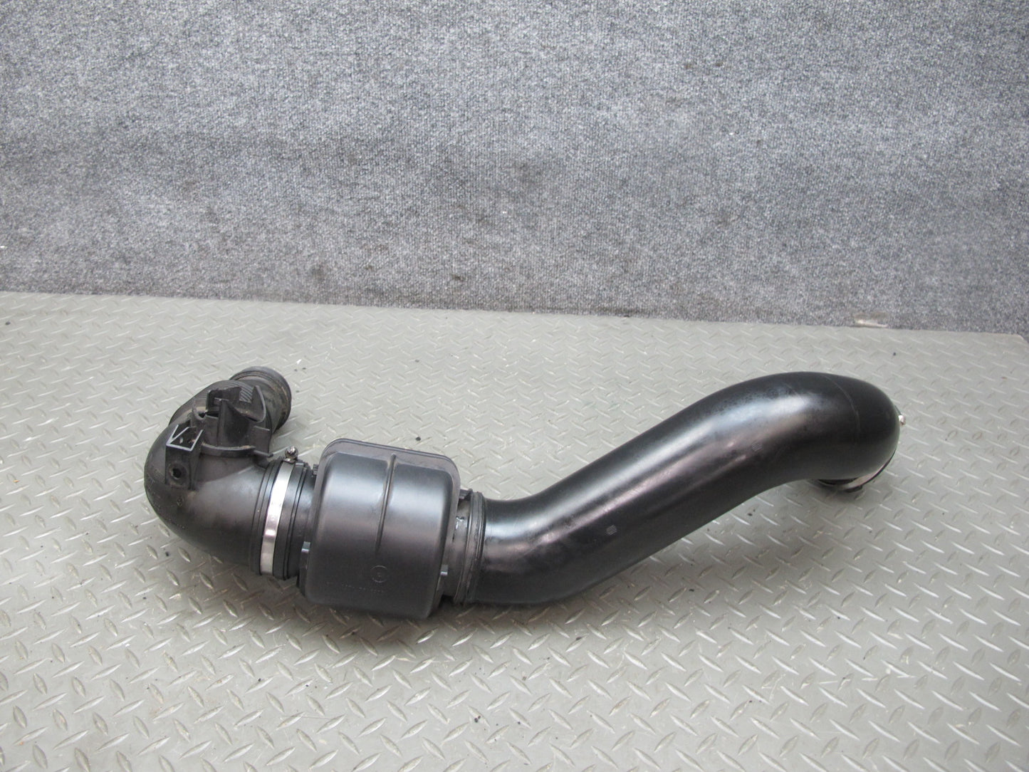 12-16 BMW E89 Z4 28i N20 Air Intake Duct Tube Hose 7605638 OEM