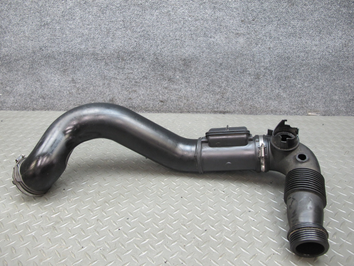 12-16 BMW E89 Z4 28i N20 Air Intake Duct Tube Hose 7605638 OEM