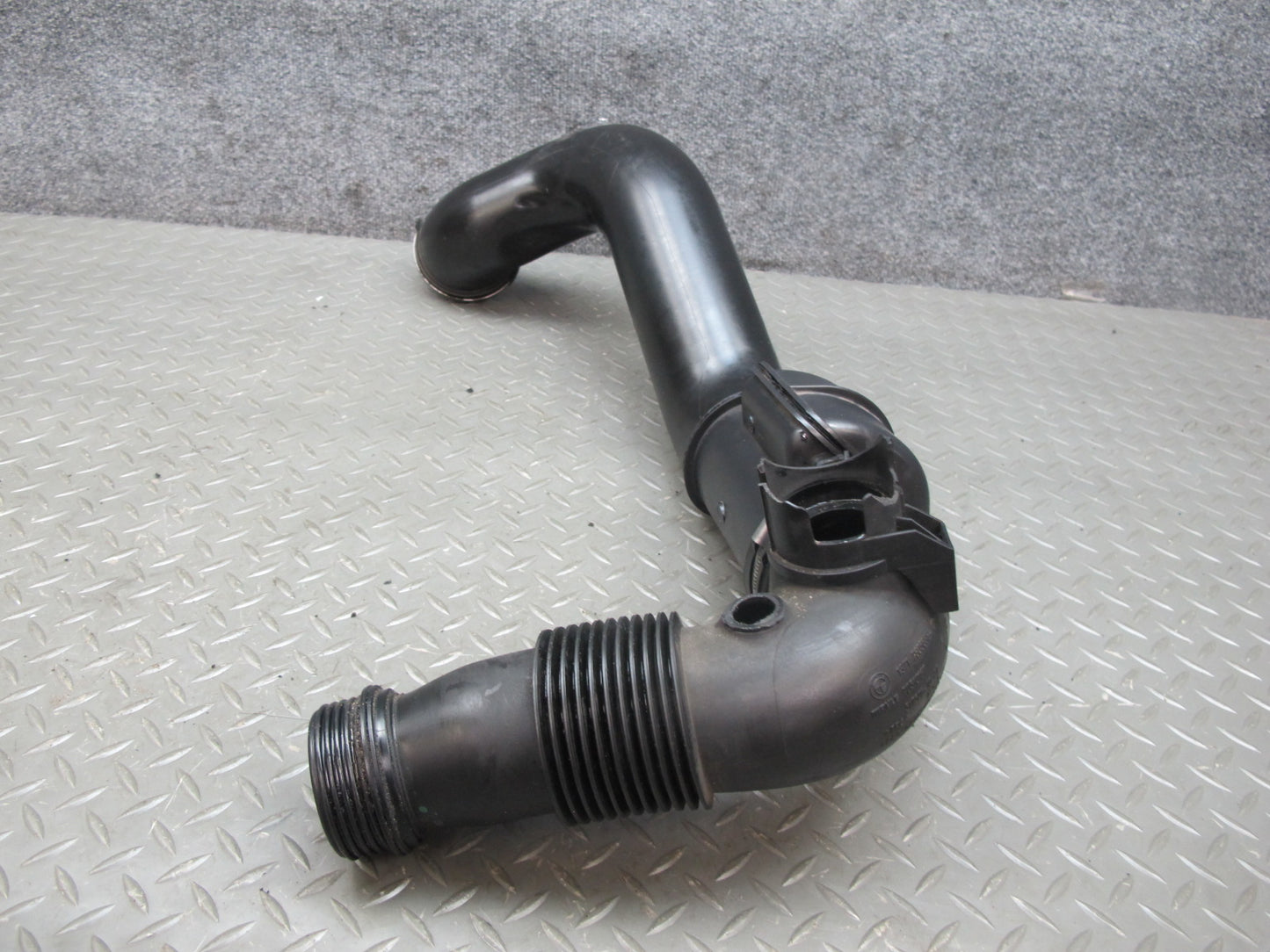 12-16 BMW E89 Z4 28i N20 Air Intake Duct Tube Hose 7605638 OEM